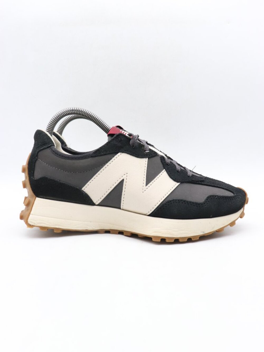 New Balance 327 Sneakers Women's 8 B Black Moonbeam Gum Running Retro WS327KC - Picture 1 of 9